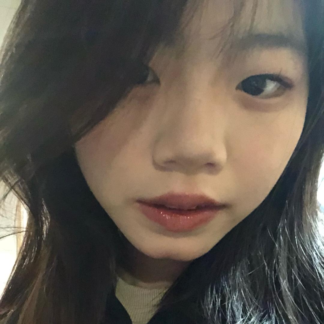 欣*