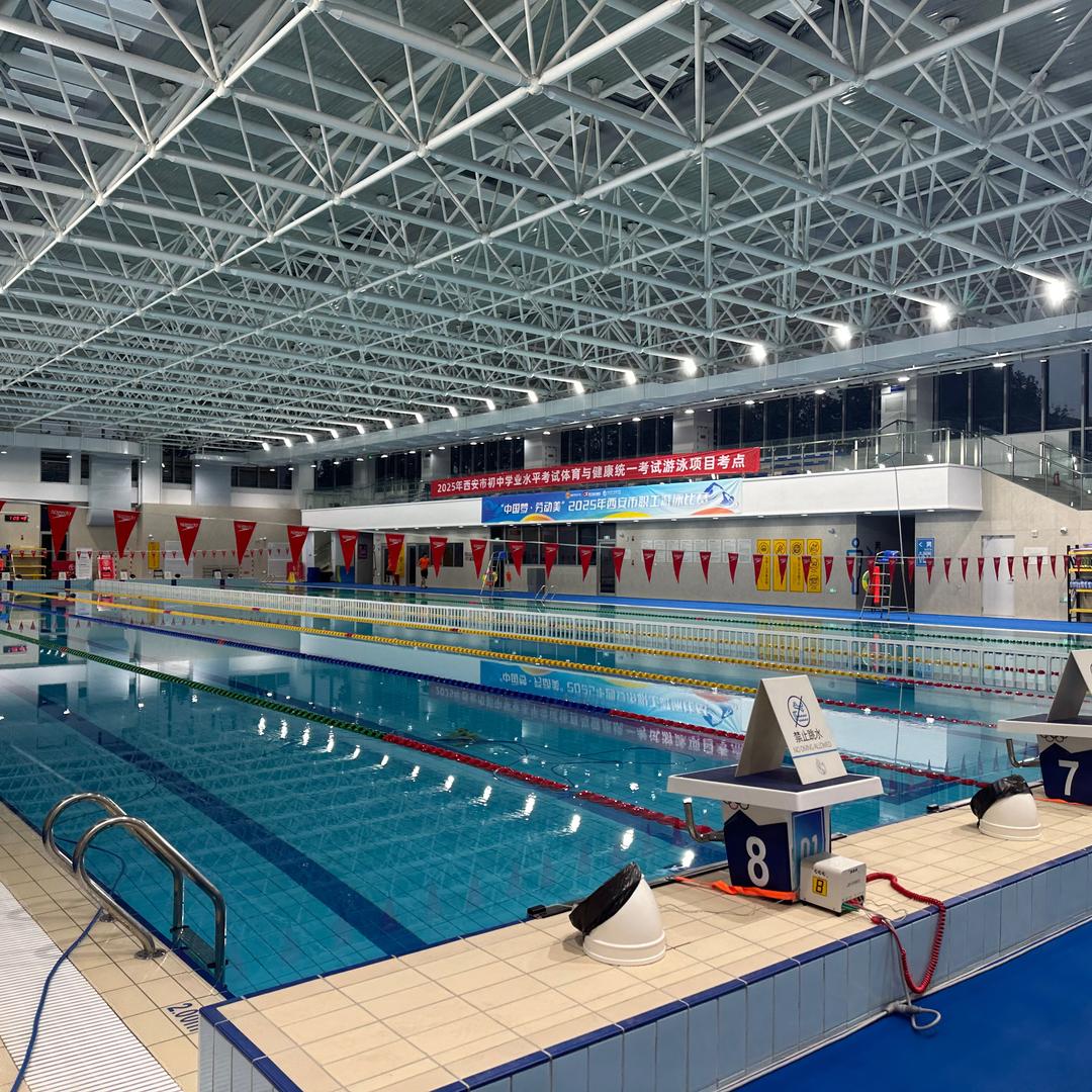 市体游泳馆张星