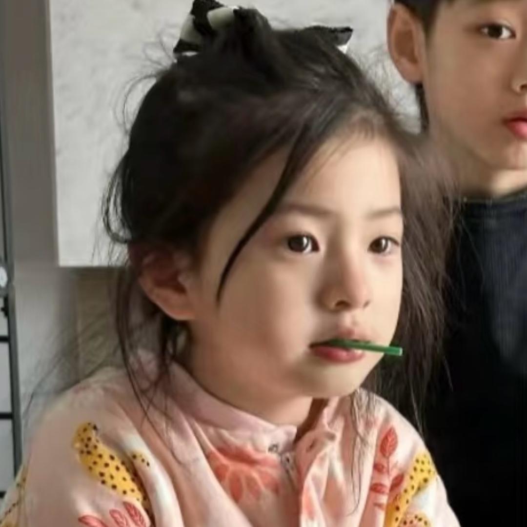 骑老太太脖子过马路