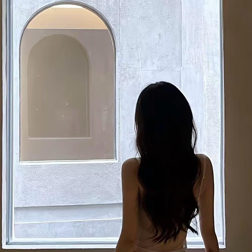 👸