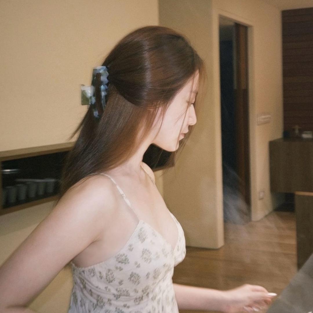 瑶瑶子  ྀི