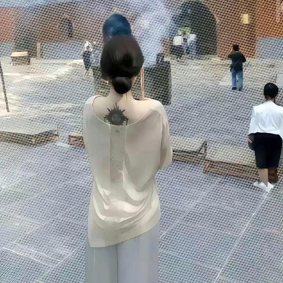 佘靓故事