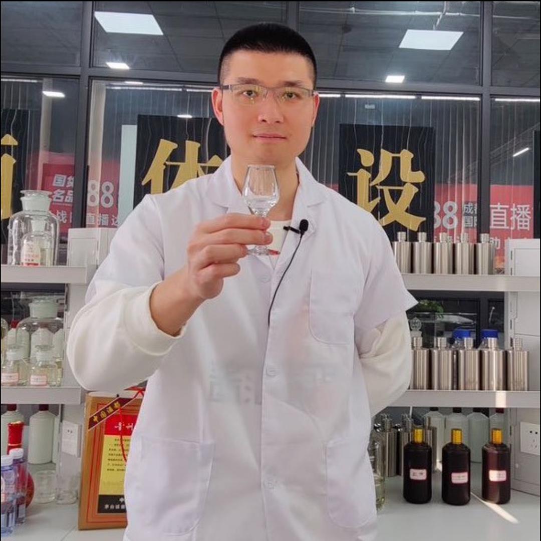 酱酒直男梁誉峰