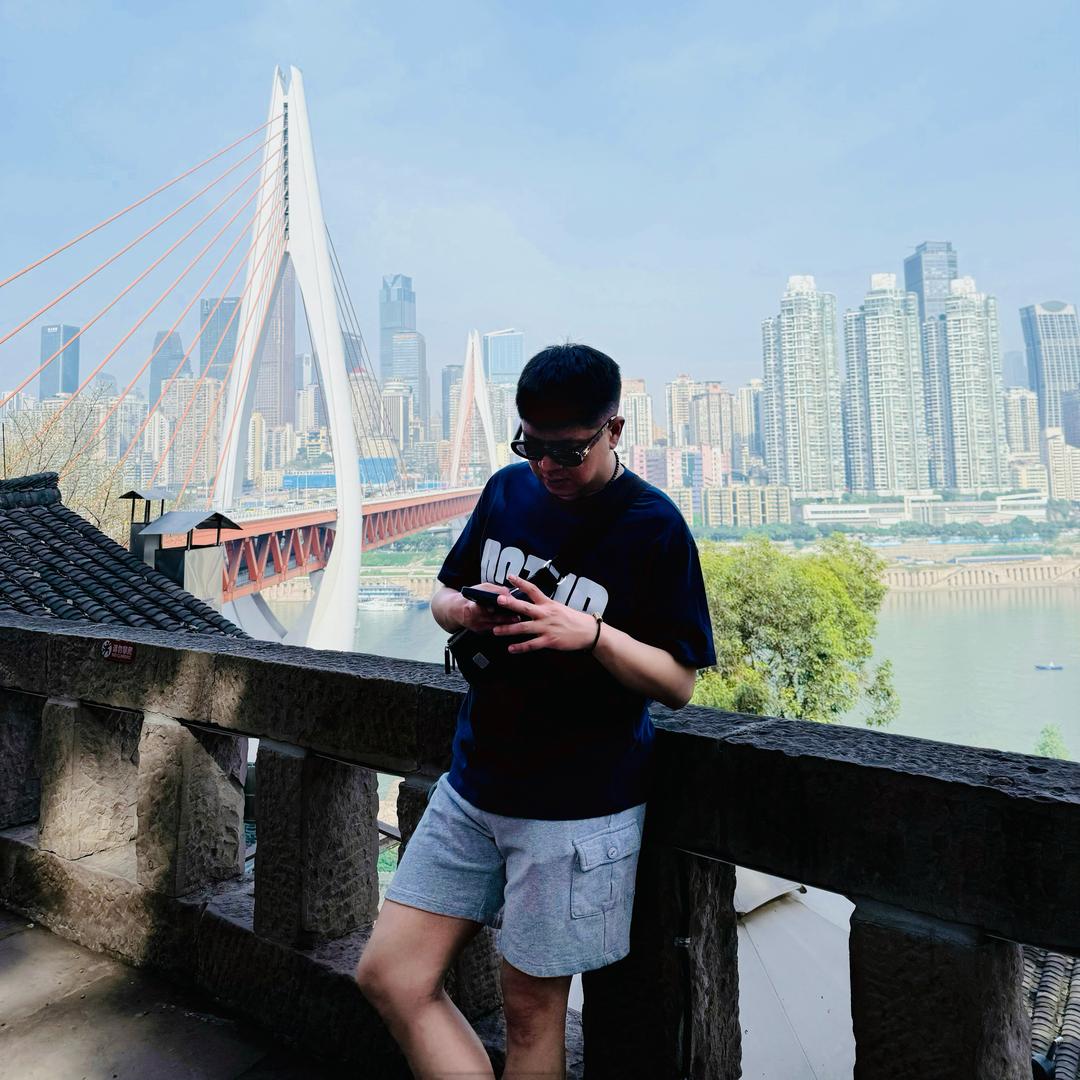 SheN。