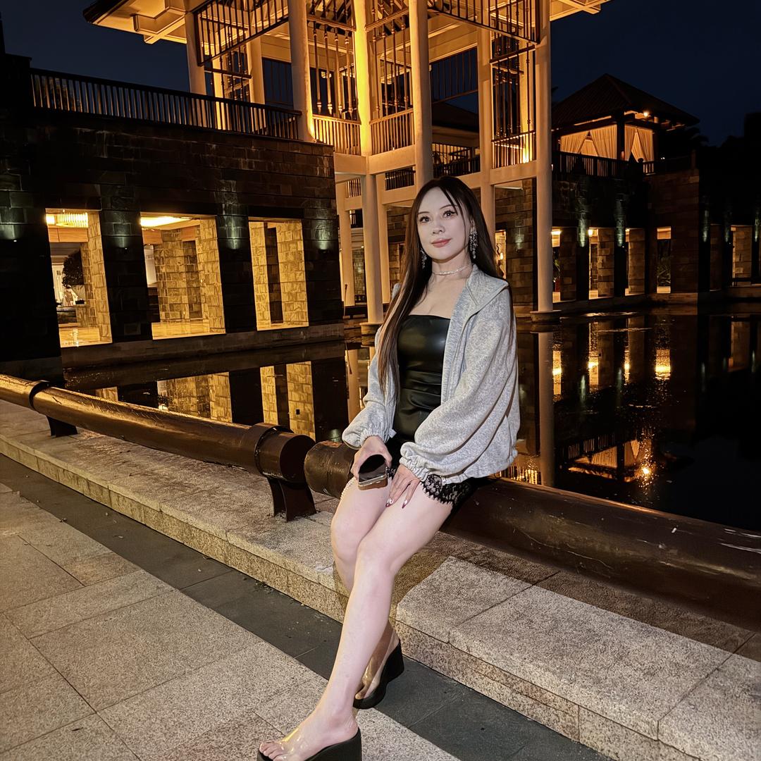 爱臭美的冰