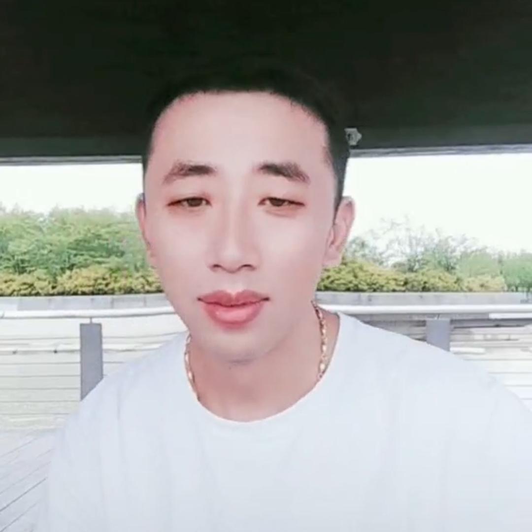 阳光伴你行。