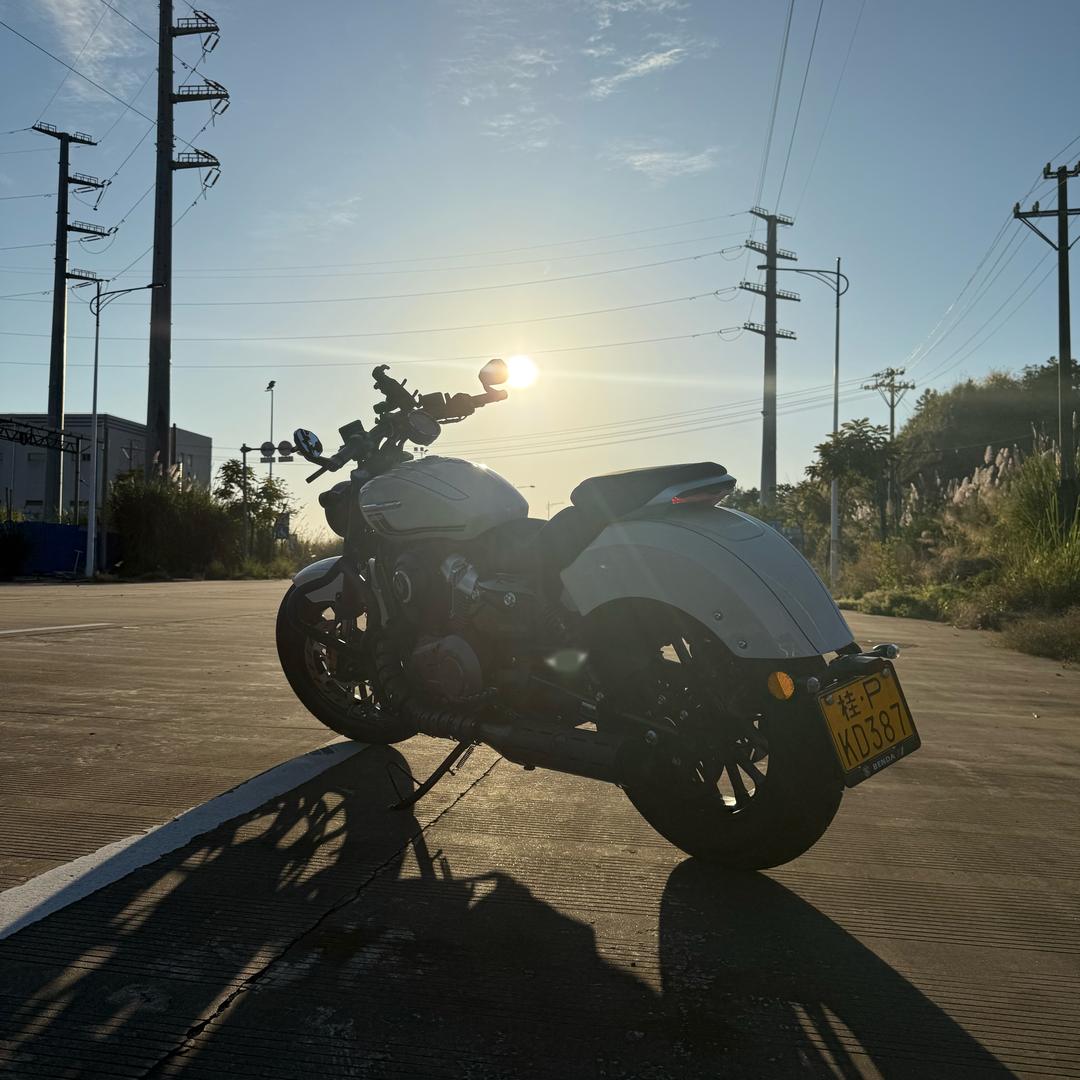 拿着钓竿骑巡航