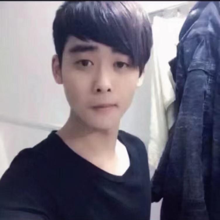 韩A带出衣服谈合作