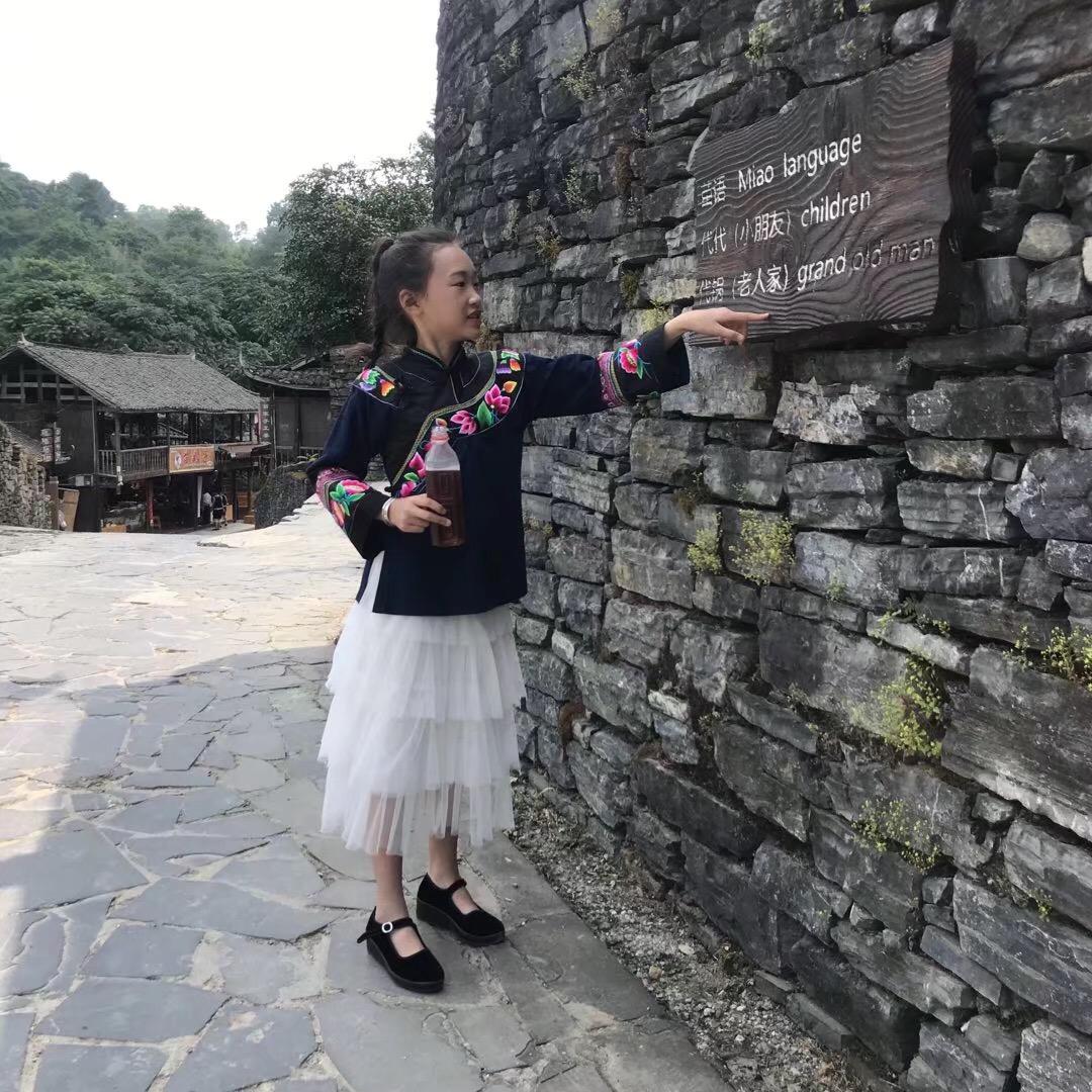 苗家姑娘  露露