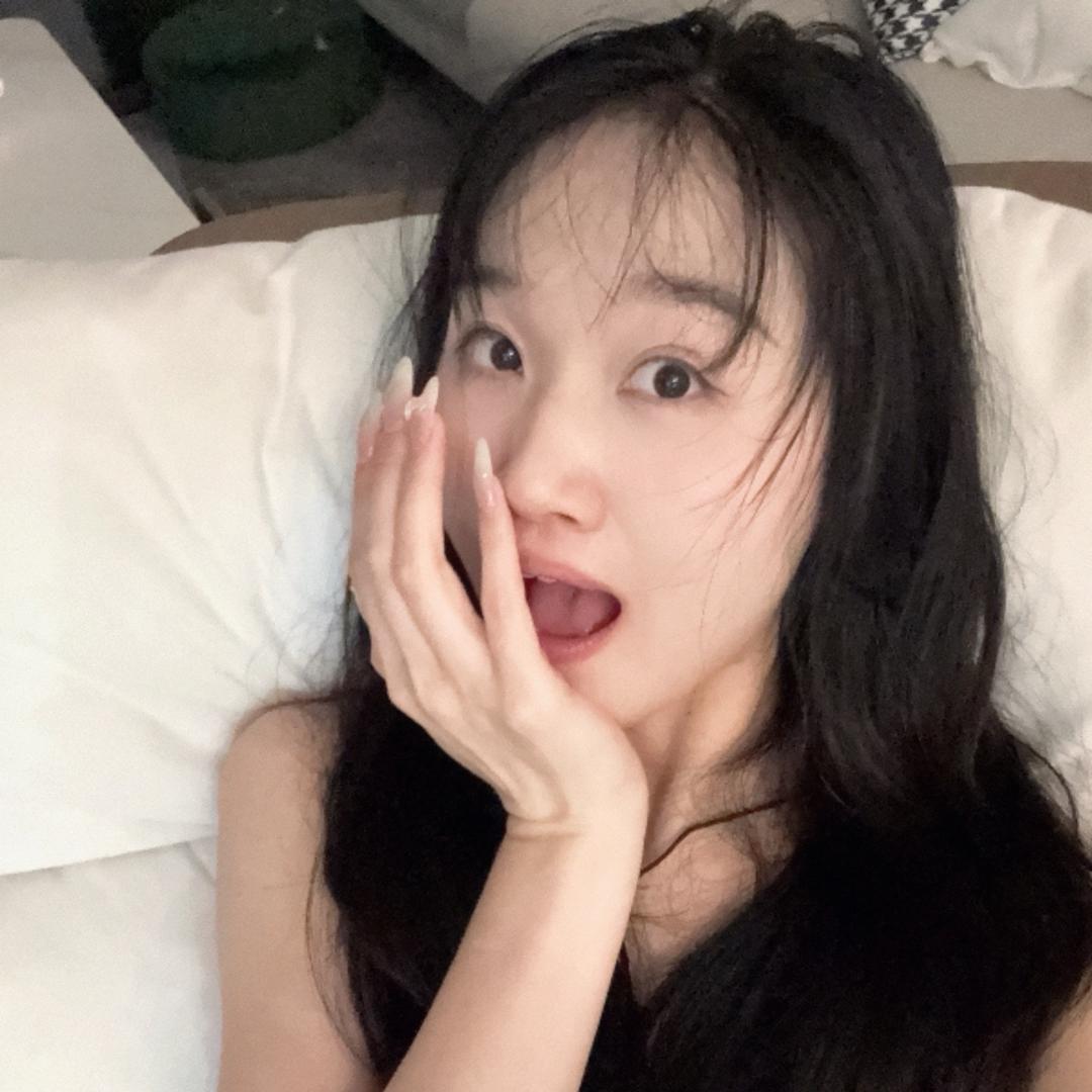 腼腆小美