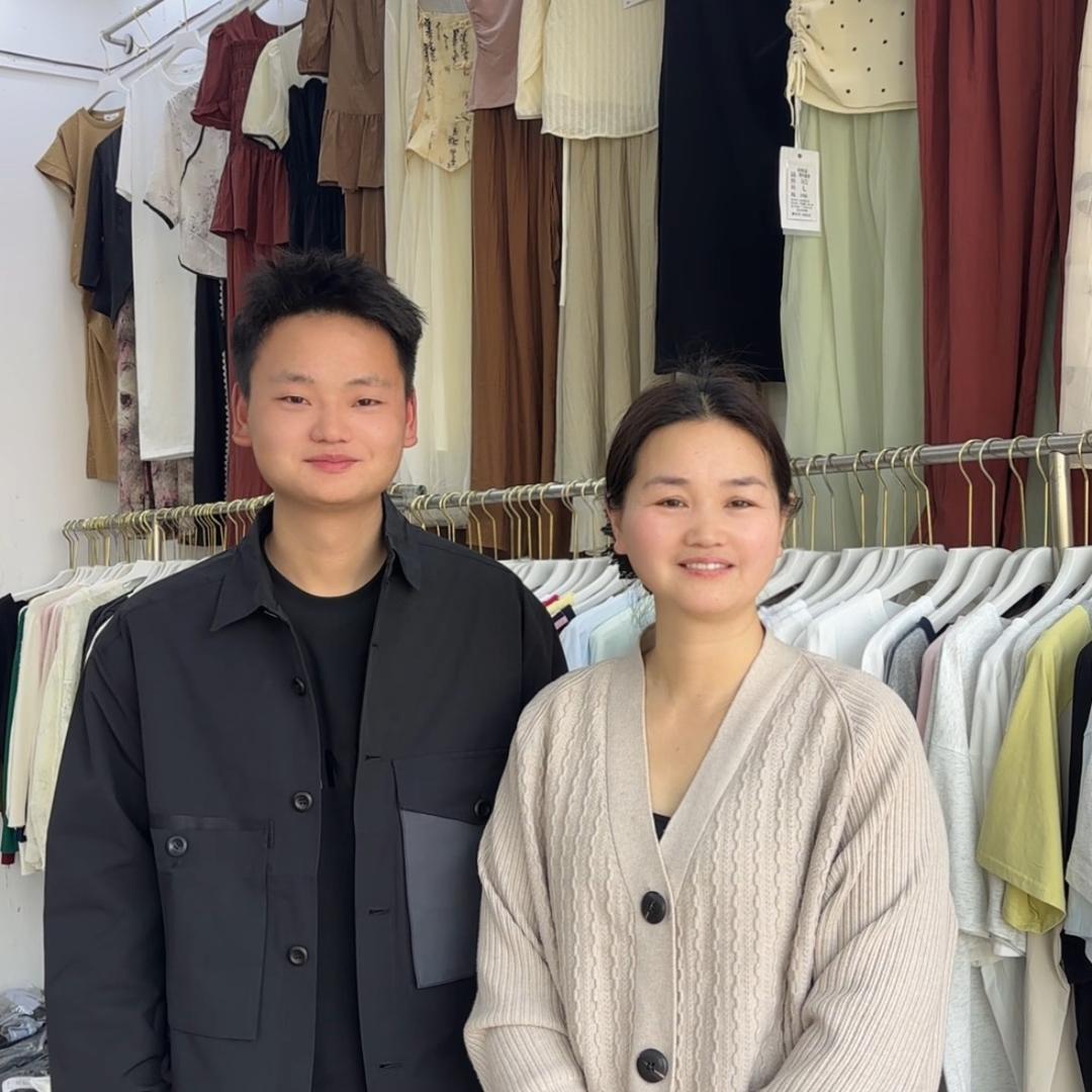 封丘县小岩鞋服工厂店