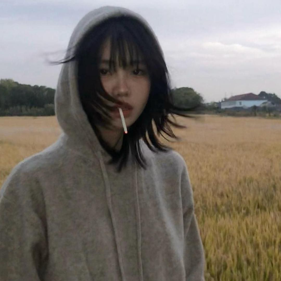 小栀.