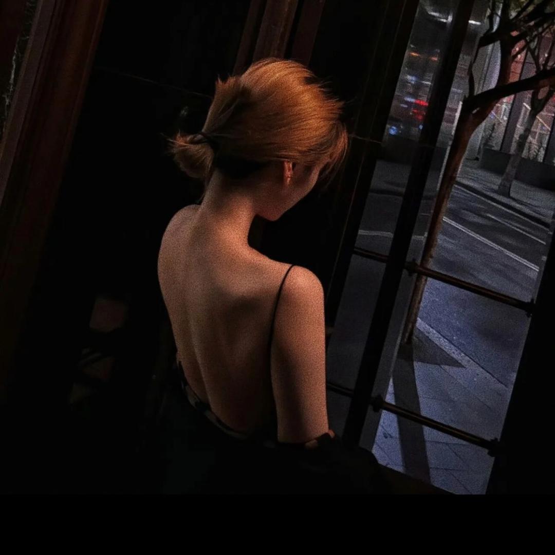 - En