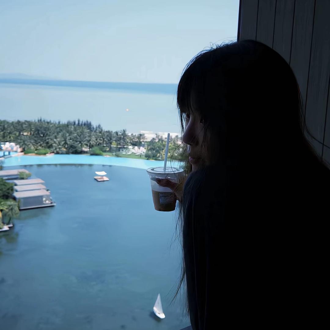 潼.