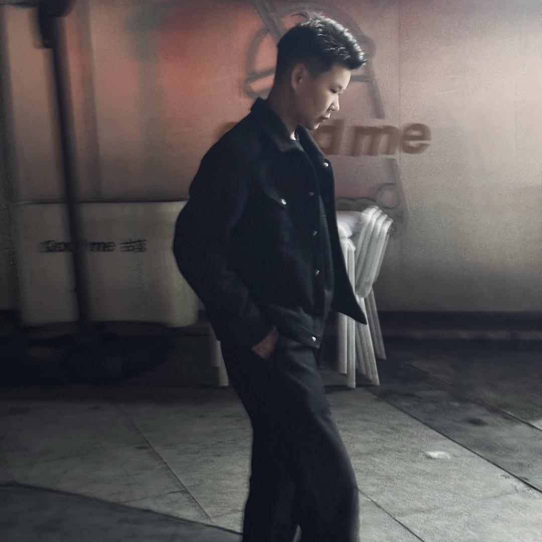 在万载当牛马的小贤