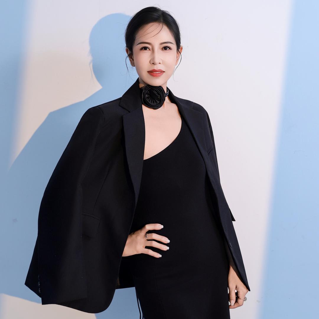 李佳