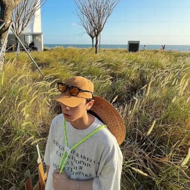 坚贞不屈的霍爷景深头像