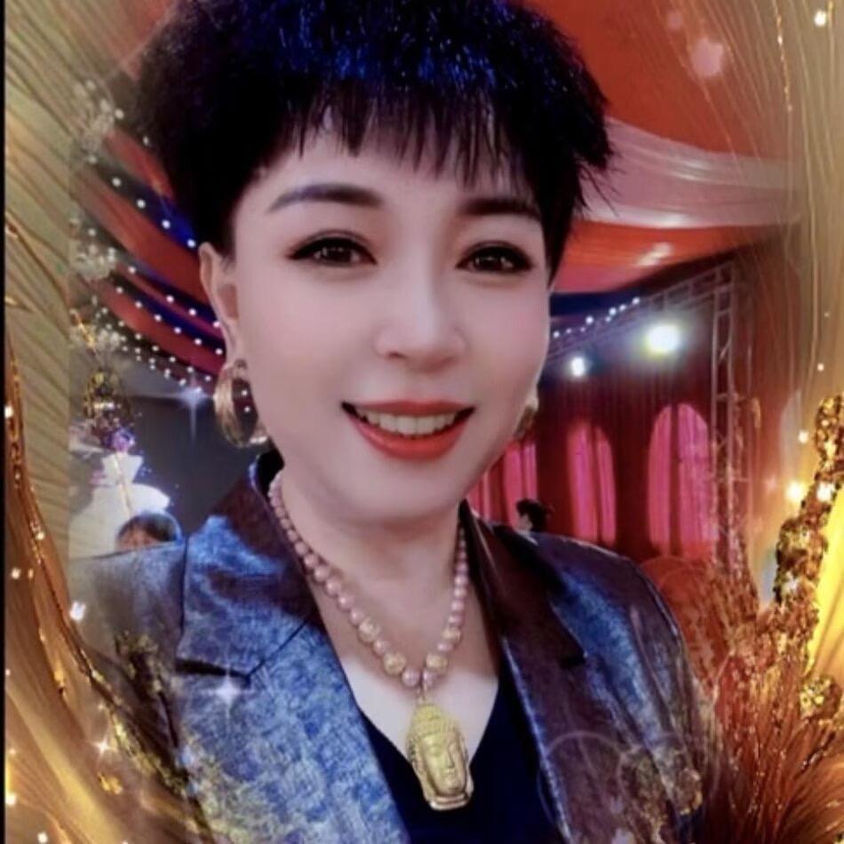 临猗县南风三楼西北角《女人范》服装店