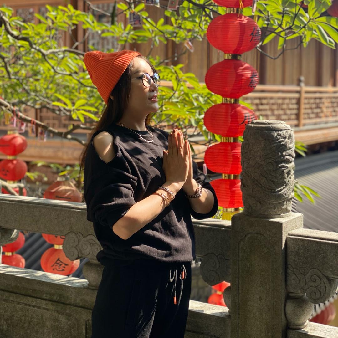 82年的芳姐（欧尼服装穿搭）