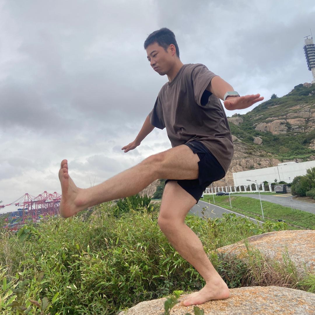 爱动的小鹏