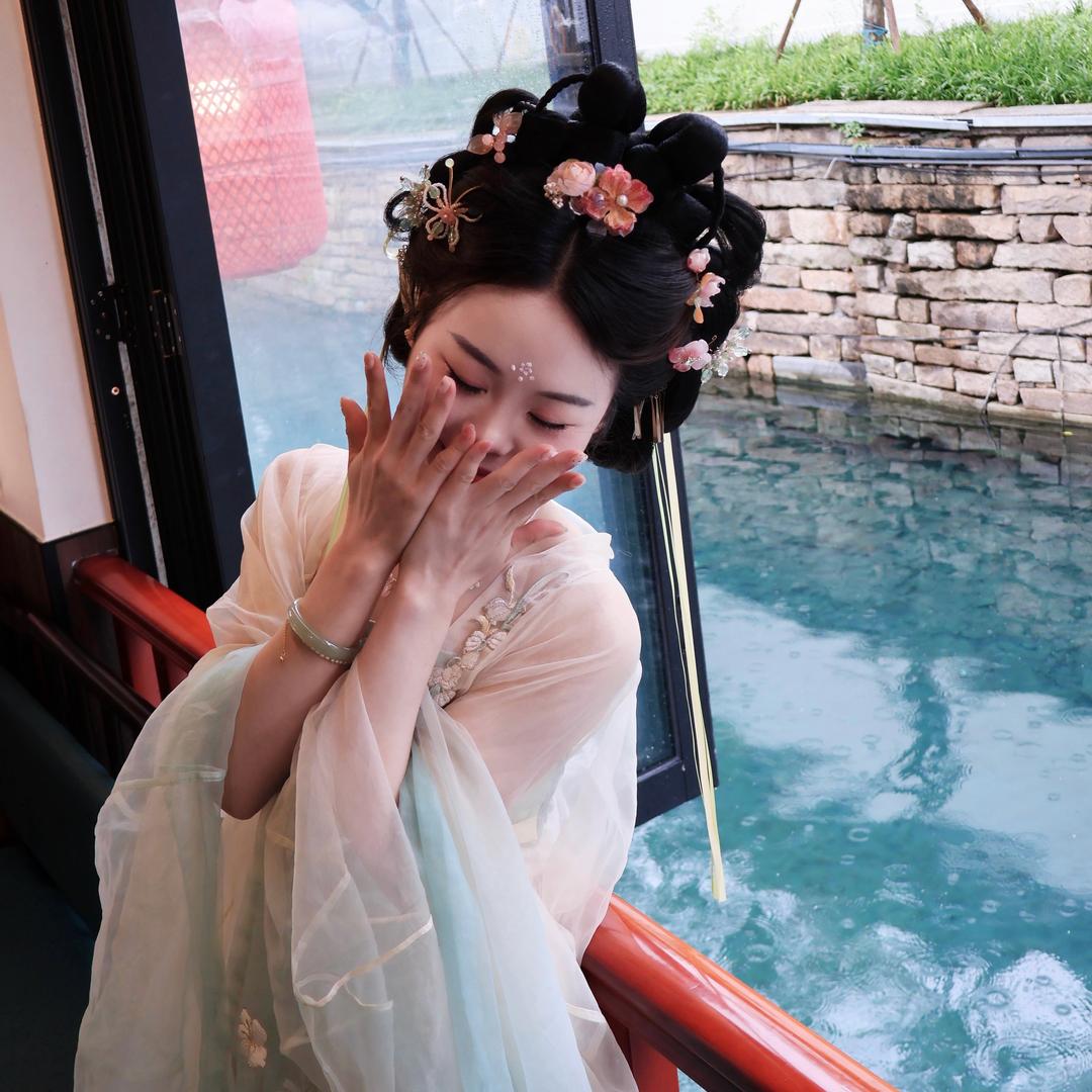 宇宙第一摸鱼@小莹