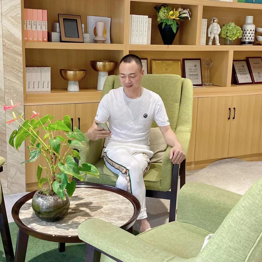 小李哥蟋蟀养殖厂