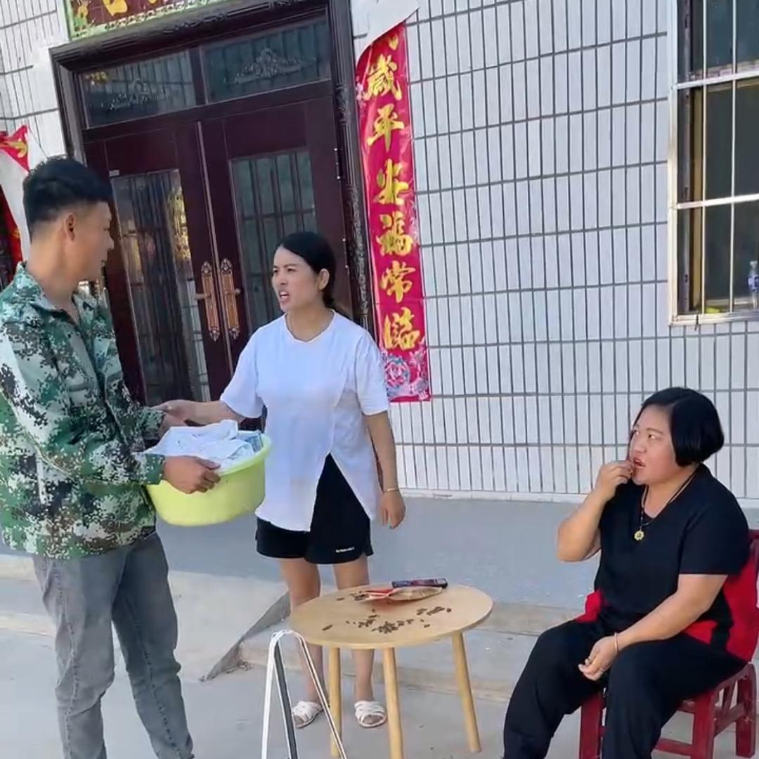 晓峰（单亲妈妈）