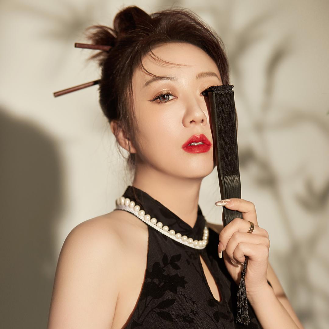 热爱阳光的小妖