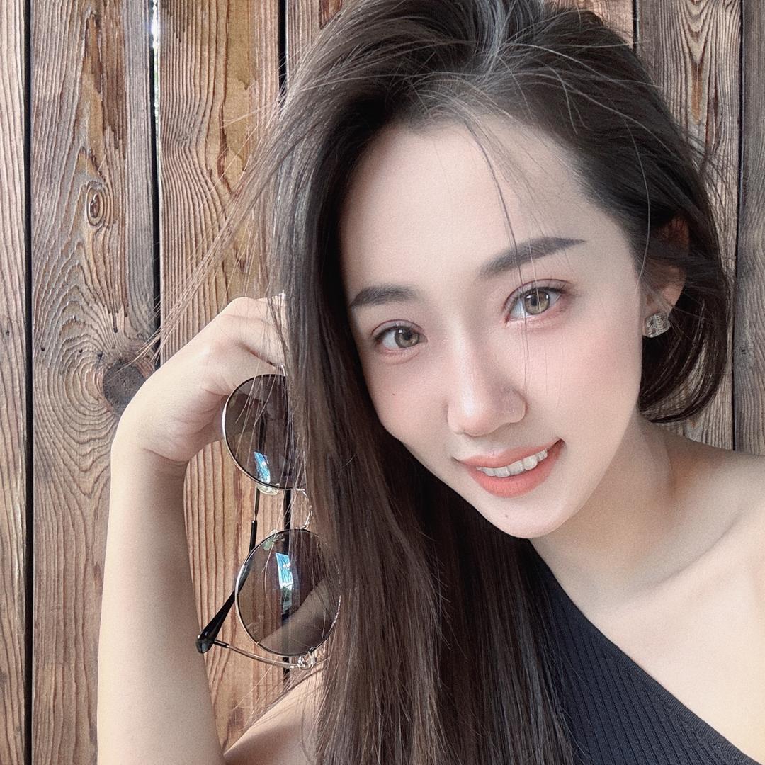 小魔女🧙‍♀️