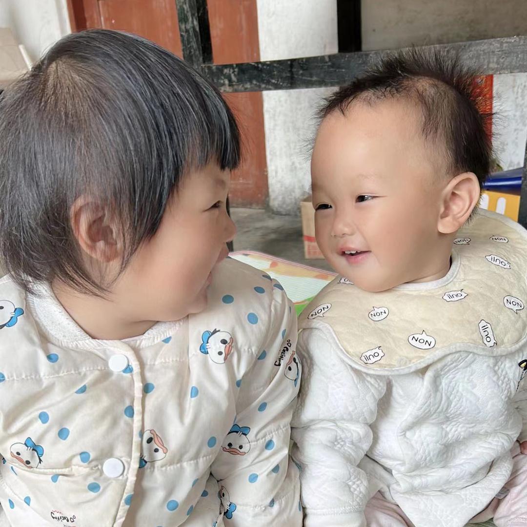 琪琪怪怪👧🏻👶🏻
