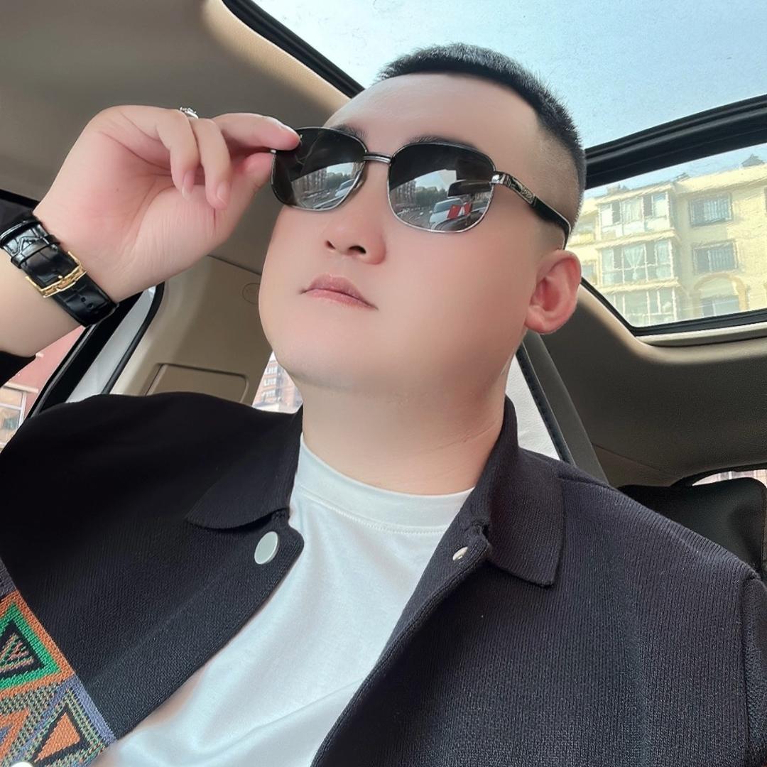 勇哥，（装修公司老总)