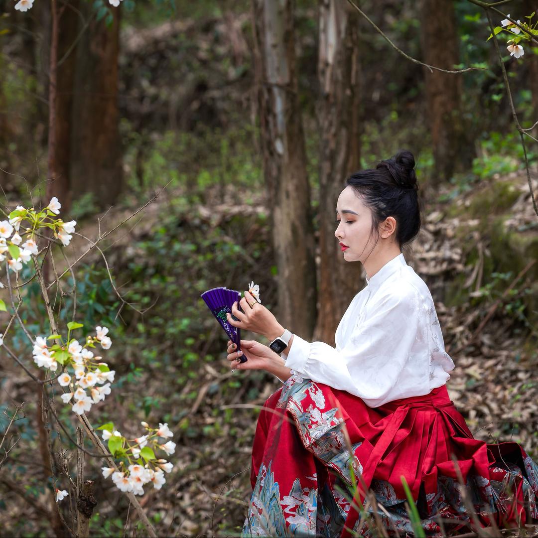 余婉薇（边做农业边旅行）