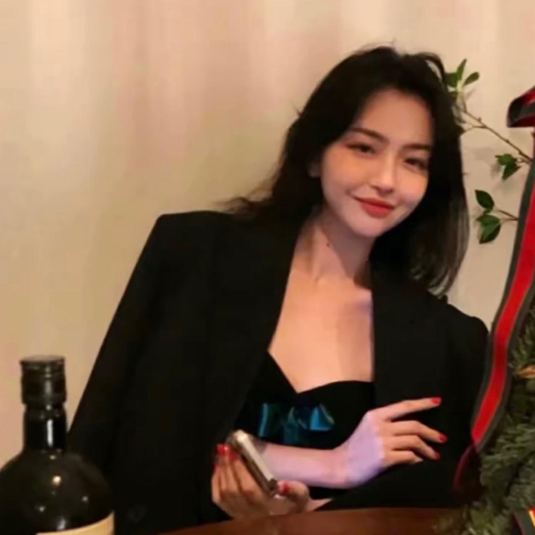 ♚
