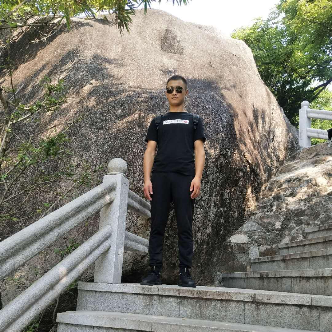 军哥（矿奇石材）