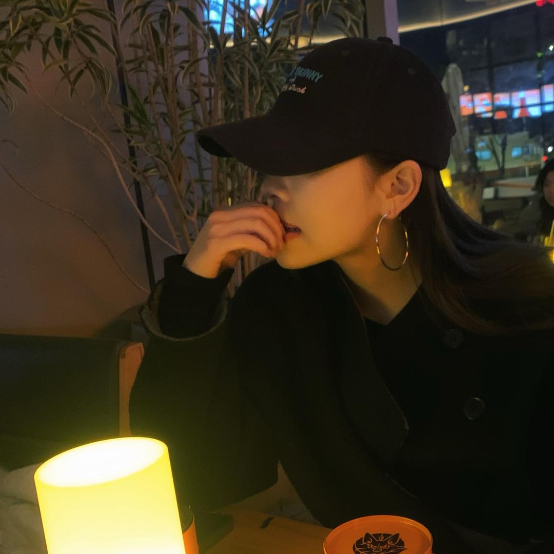 洛洛头上长草了