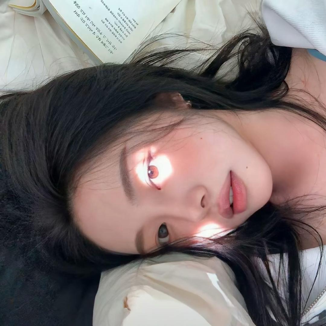 黄黄.
