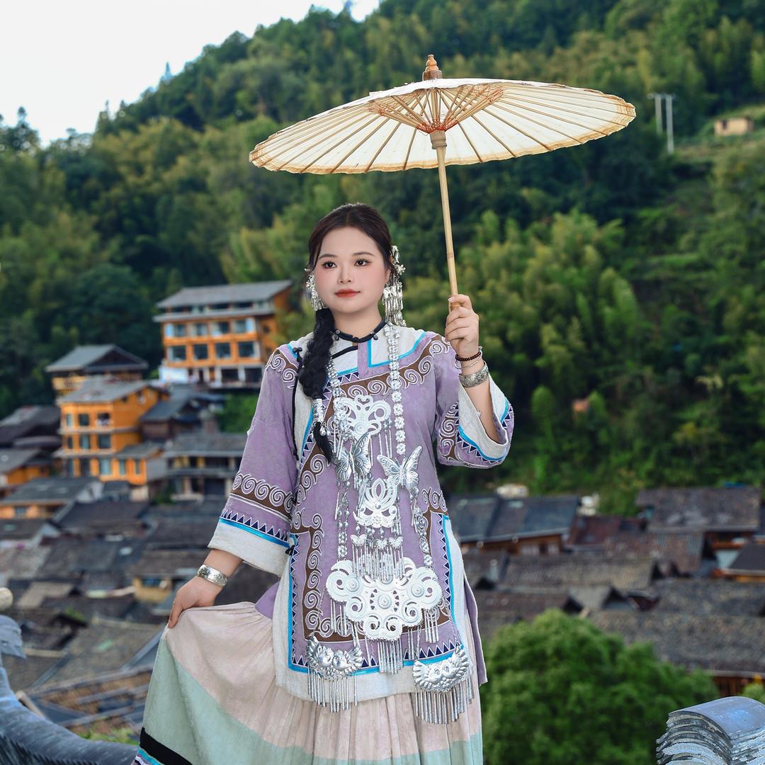 🧚‍♀️苗家姑娘🧚‍♀️