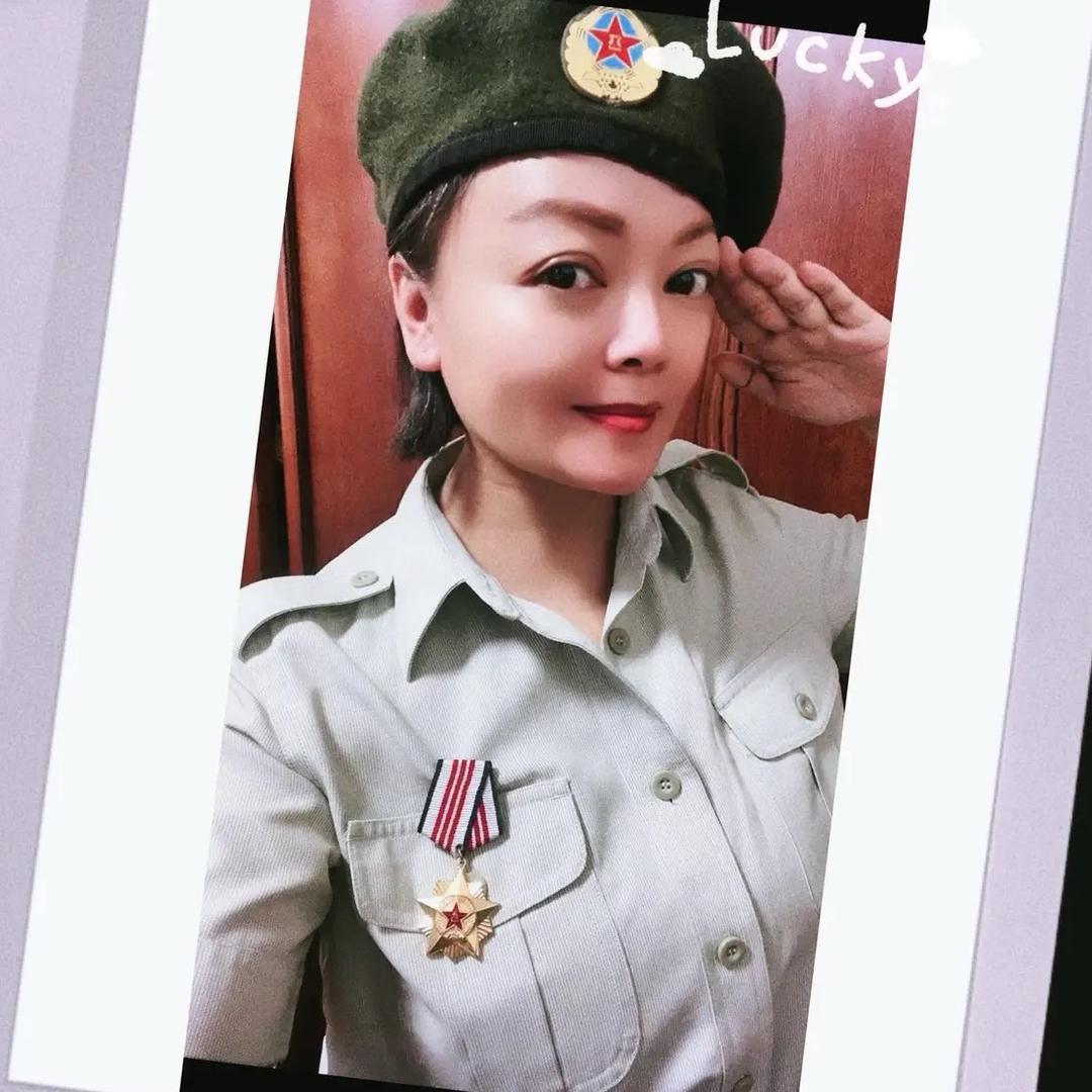 红妹儿（退役女兵）