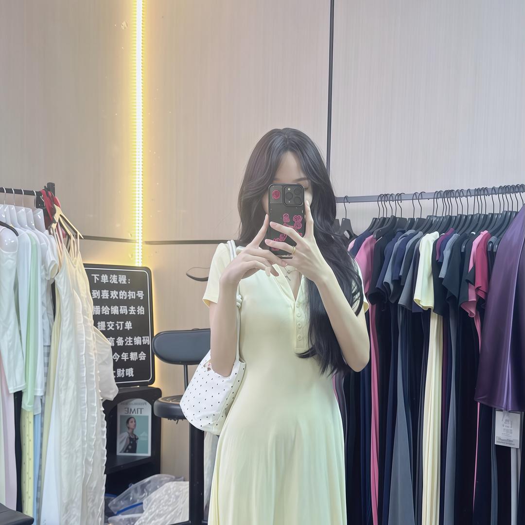 雯雯辣妹女装