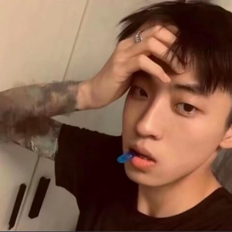 林不林.