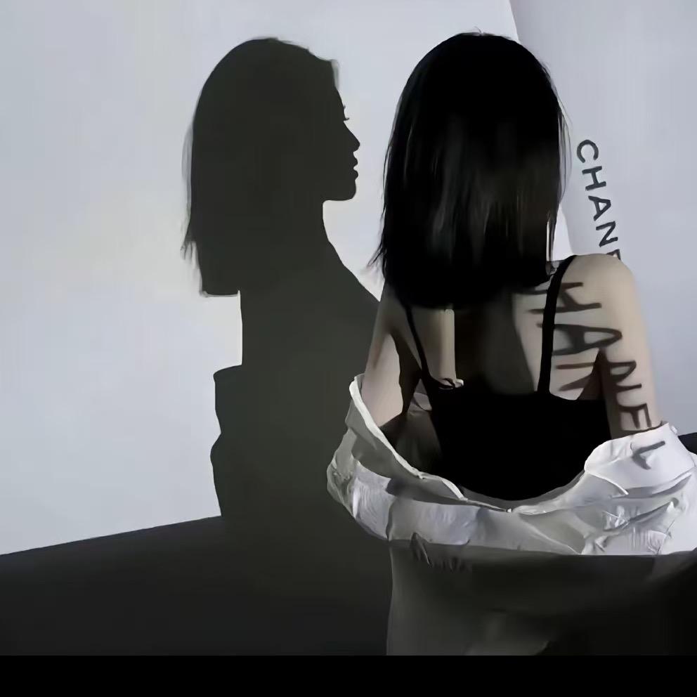 小七.....