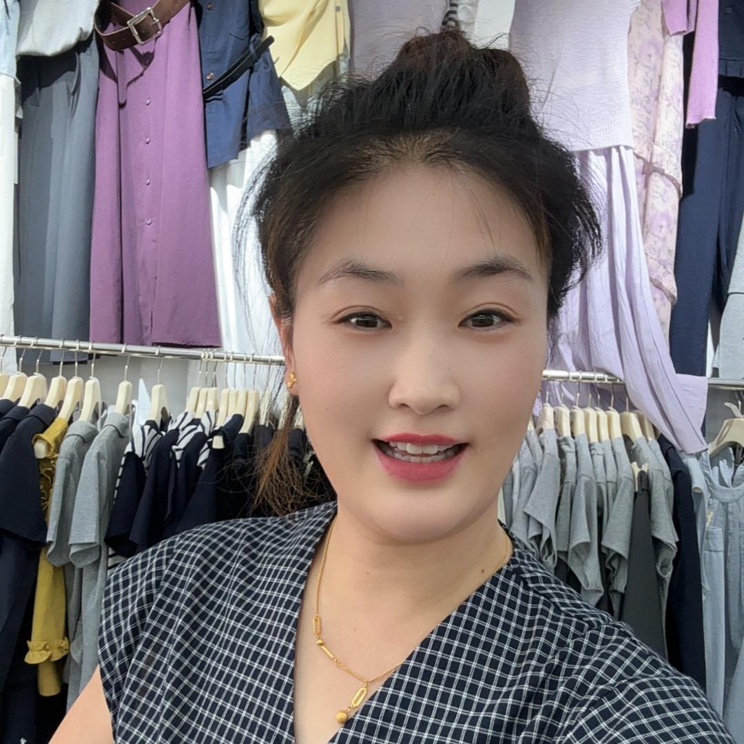 明芳：新乡金达来服装城