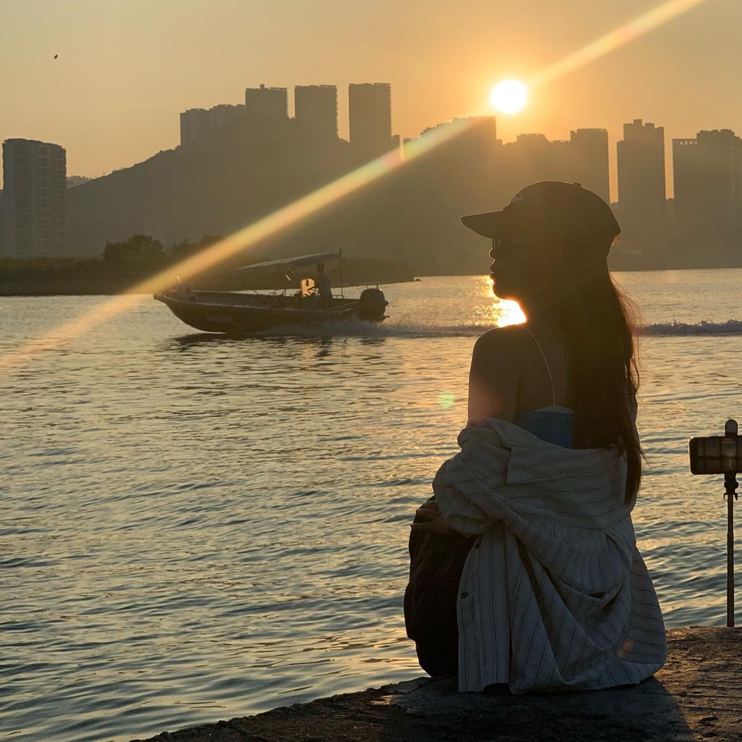 鲸尾👧👱‍♀️👵