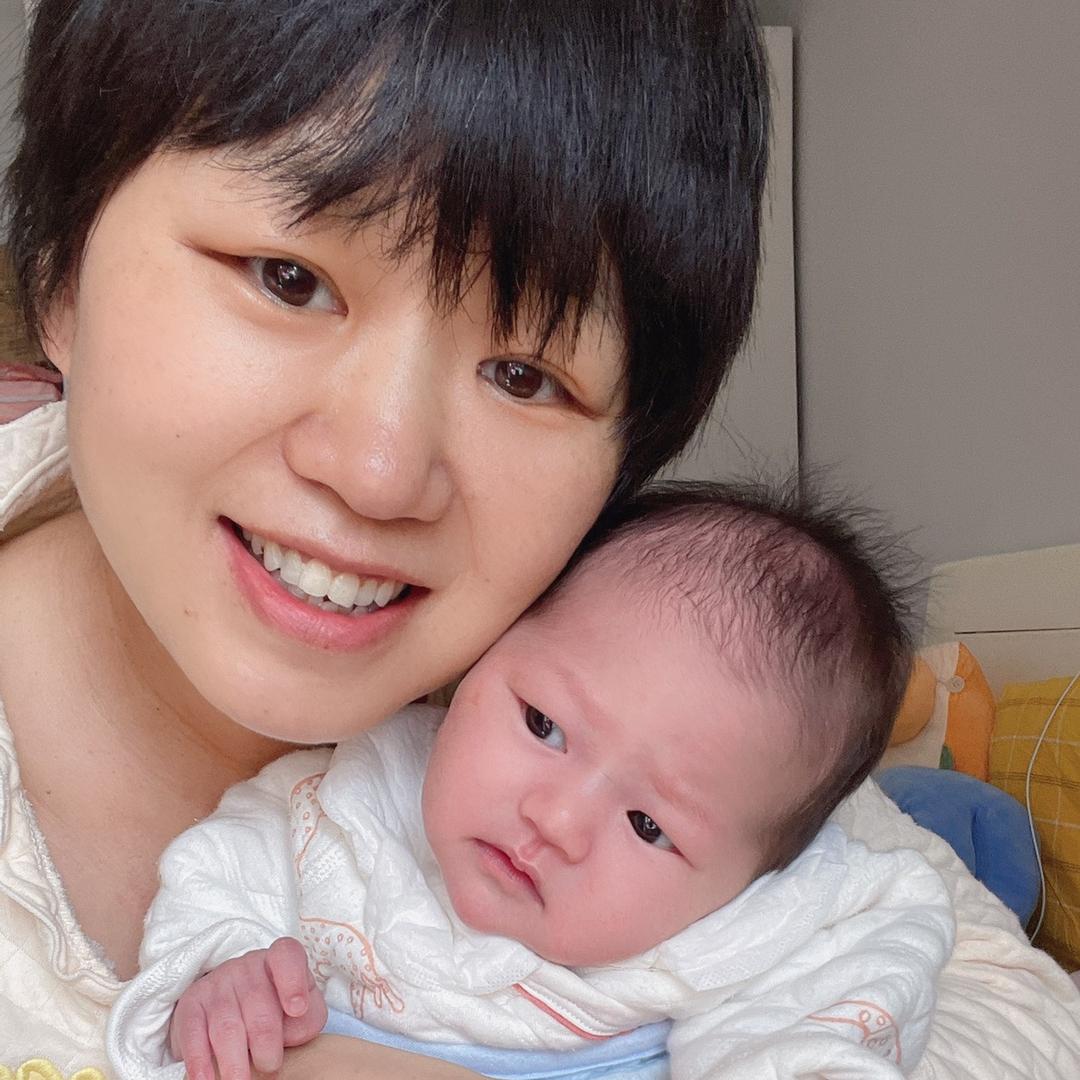 依姐起诉离婚中