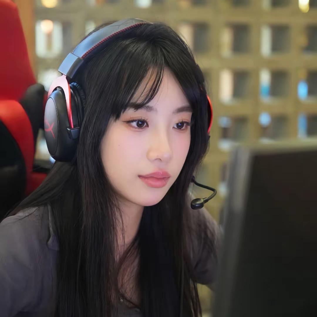漂亮女人CSGO