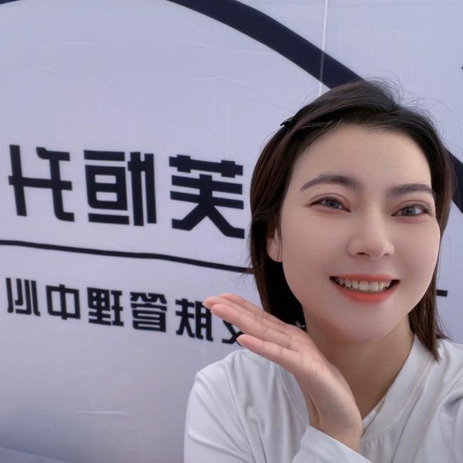 在新绛做斑的二女