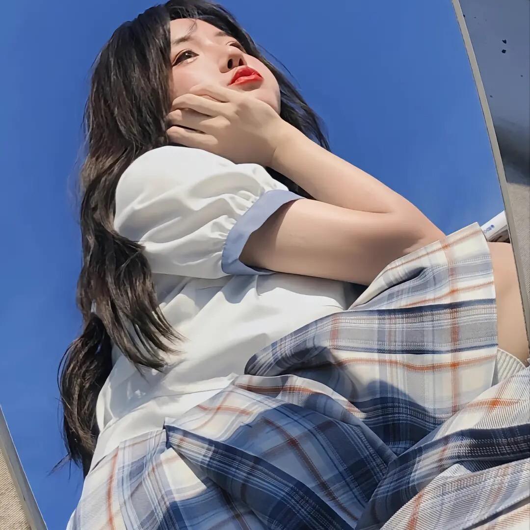 气质女孩蝦可爱