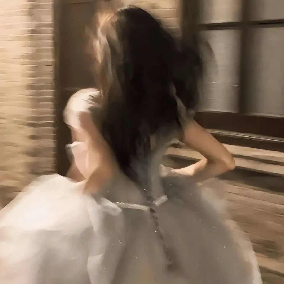 肆月.