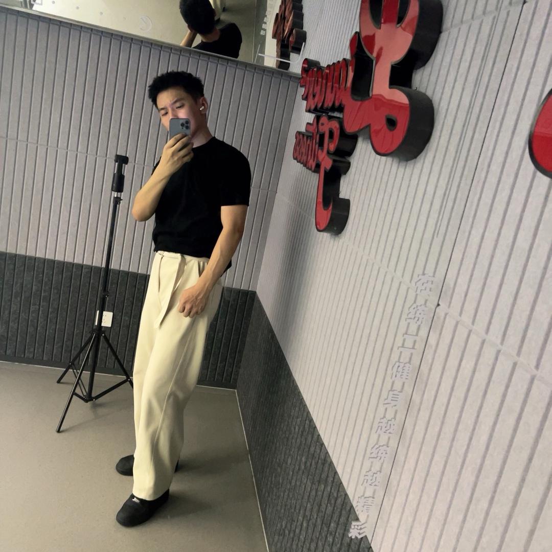 郭汀.