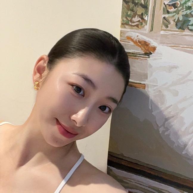 蓬松的姑娘
